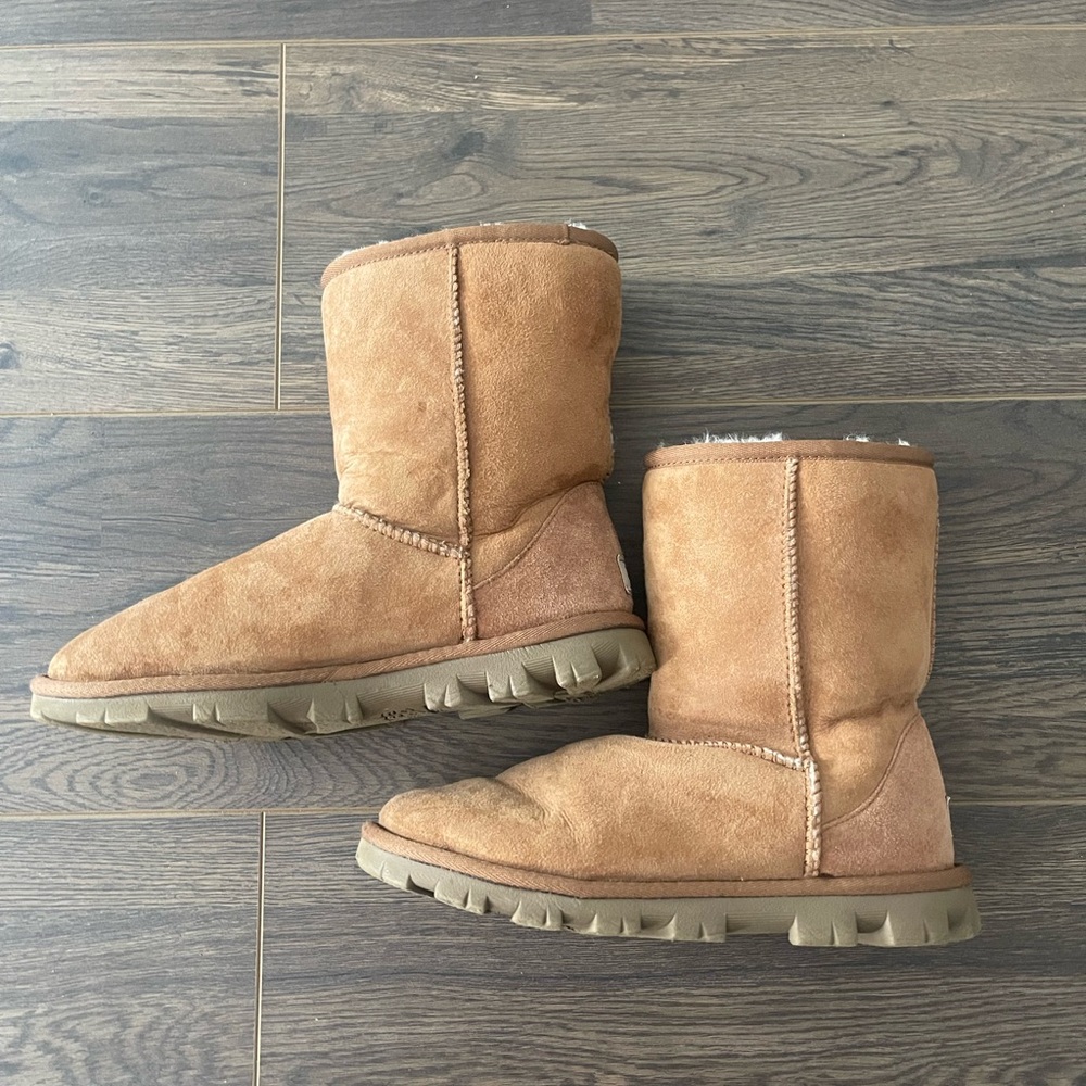 Ugg Essential Short Classic Chesnut Boots 5835